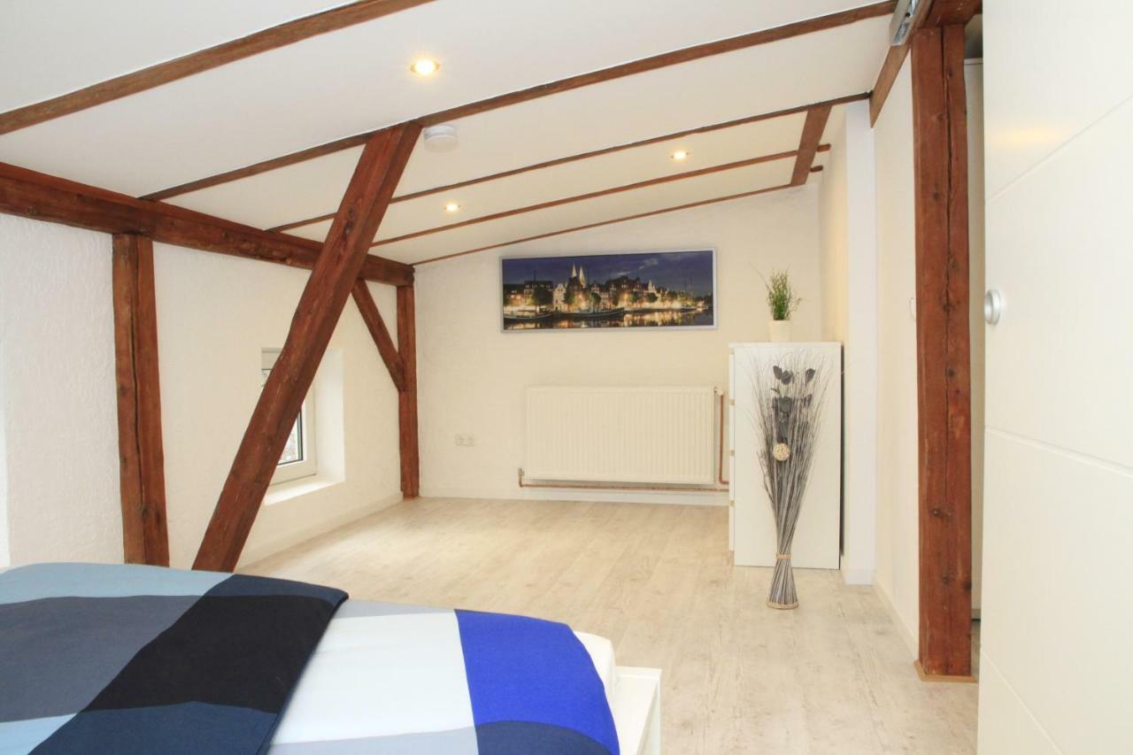 Gemuetliche Dachgeschosswohnung Mit Altbaucharme Апартаменты Любек